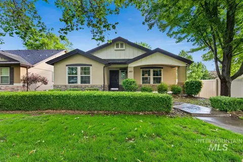 927 E Lockhart Ln, Meridian, ID 83646