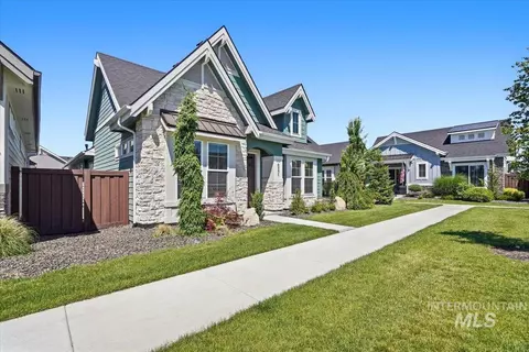 6231 N Vicenza Ave, Meridian, ID 83646