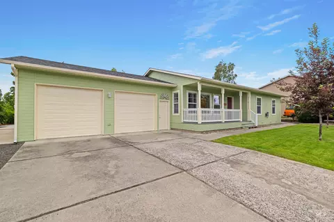 2537 18th St, Clarkston, WA 99403