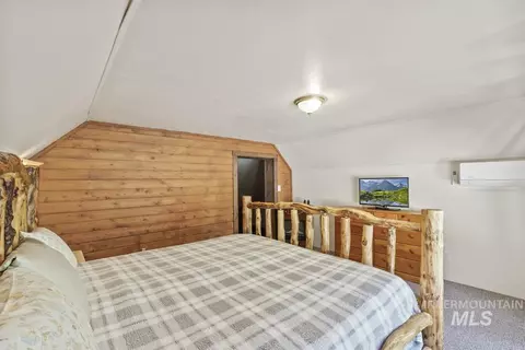 Bedroom - 567 W Mountain Rd, Cascade, ID 83611 photo 3 of 5
