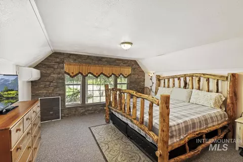 Bedroom - 567 W Mountain Rd, Cascade, ID 83611 photo 1 of 5