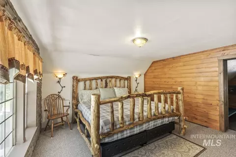 Bedroom - 567 W Mountain Rd, Cascade, ID 83611 photo 2 of 5