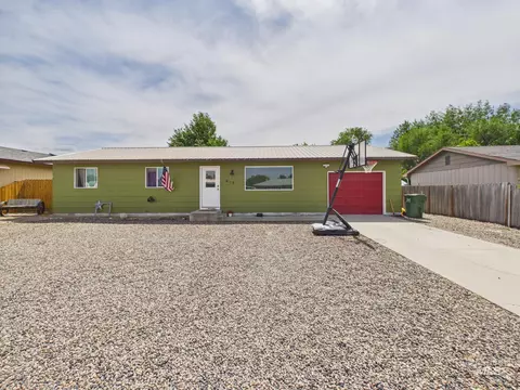 815 NW 2nd St, Fruitland, ID 83619