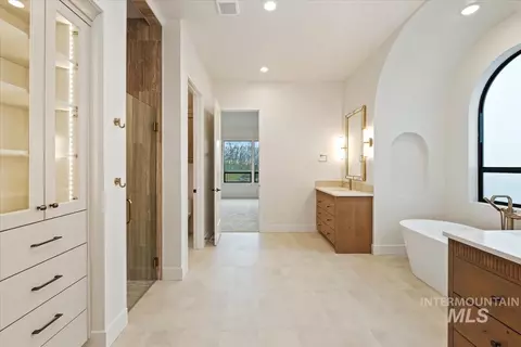 Bath - 6404 W Danes Dr, Eagle, ID 83616 photo 2 of 5