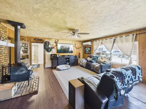 Living - 403 E 4th, Emmett, ID 83617 photo 1 of 3