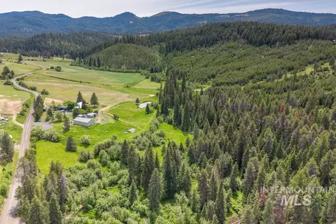 1035 Davis Rd, Viola, ID 83872