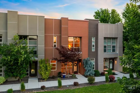 10267 W Carlton Bay Dr, Garden City, ID 83714