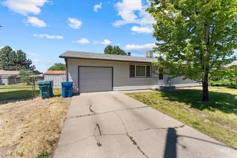 111 Goodall, Mountain Home, ID 83647