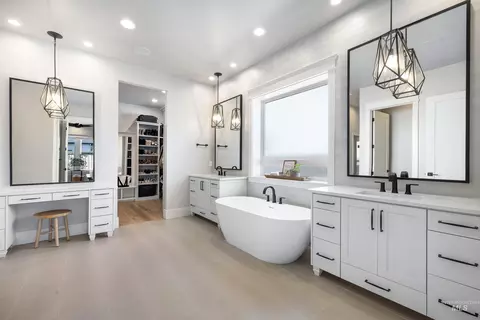 Bath - 5008 W Strant St, Eagle, ID 83616 photo 1 of 7