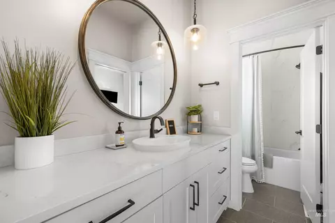 Bath - 5008 W Strant St, Eagle, ID 83616 photo 6 of 7
