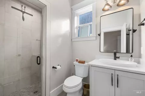 Bath - 5008 W Strant St, Eagle, ID 83616 photo 4 of 7