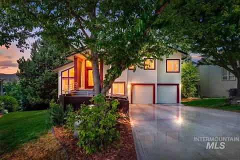 2682 N Peregrine Pl, Boise, ID 83702
