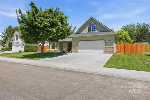 208 S Blue Heron Way, Nampa, ID 83687