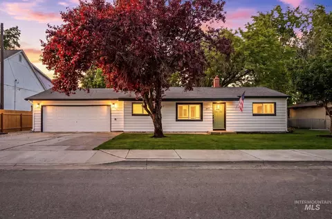 847 W Pine Ave, Meridian, ID 83642