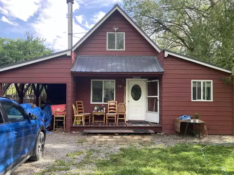 318 E Camas Ave, Fairfield, ID 83327