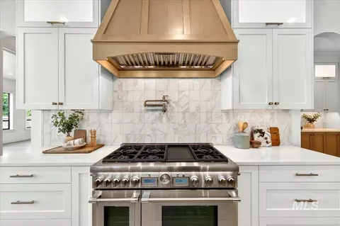 Kitchen - 4185 W Strant Dr, Eagle, ID 83616 photo 8 of 10