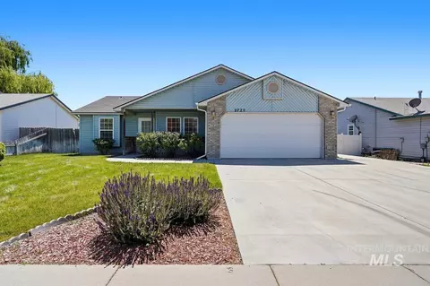 2725 Raccoon Ct, Nampa, ID 83687