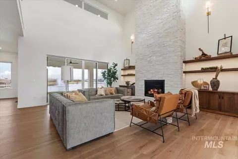 Living - 993 S Waning Ln, Eagle, ID 83616 photo 2 of 3