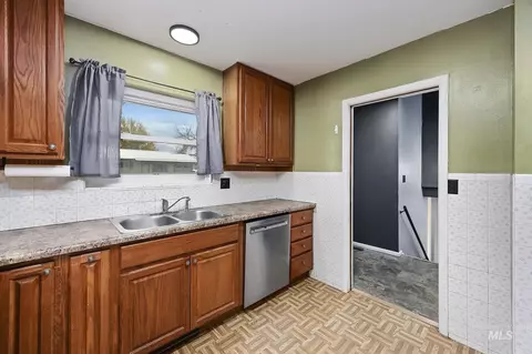 Kitchen - 320 E 23rd Dr, Burley, ID 83318 photo 1 of 5