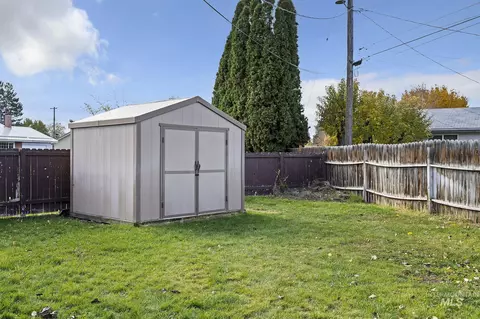 Exterior - 320 E 23rd Dr, Burley, ID 83318 photo 9 of 9