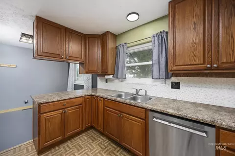 Kitchen - 320 E 23rd Dr, Burley, ID 83318 photo 2 of 5