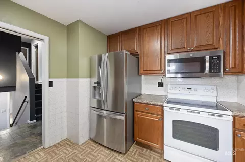 Kitchen - 320 E 23rd Dr, Burley, ID 83318 photo 4 of 5
