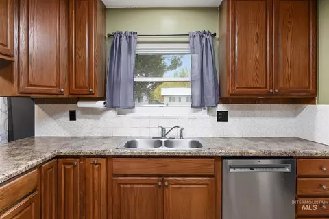 Kitchen - 320 E 23rd Dr, Burley, ID 83318 photo 5 of 5