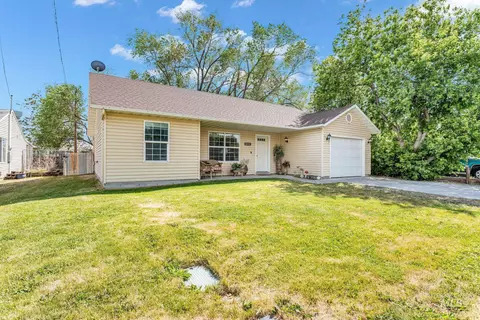 1532 E 3rd Ave, Twin Falls, ID 83301