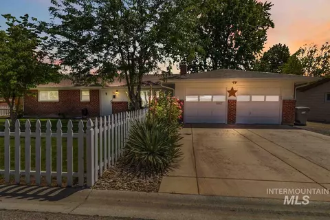 2724 S Meadowbrook Dr, Boise, ID 83705