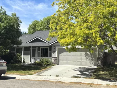 2387 N Peach Willow Ave, Kuna, ID 83634