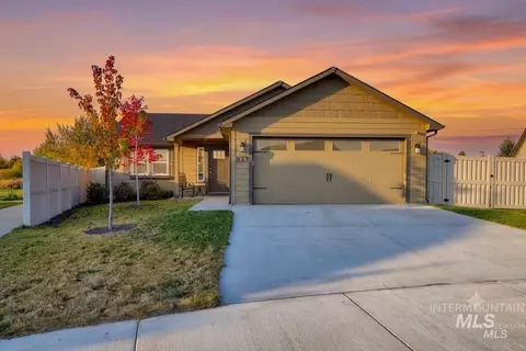833 Barron Lakes Ave, Middleton, ID 83644