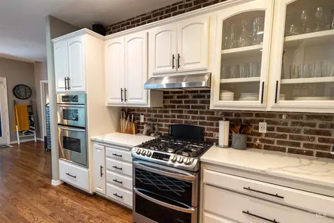 Kitchen - 1331 S Watermark Ave, Eagle, ID 83616 photo 3 of 4