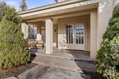 Exterior - 1400 N Razza Way, Eagle, ID 83616 photo 5 of 9