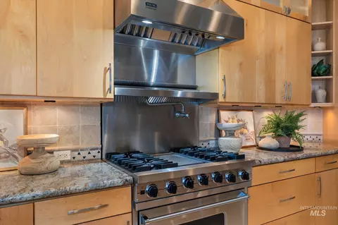 Kitchen - 1400 N Razza Way, Eagle, ID 83616 photo 3 of 3