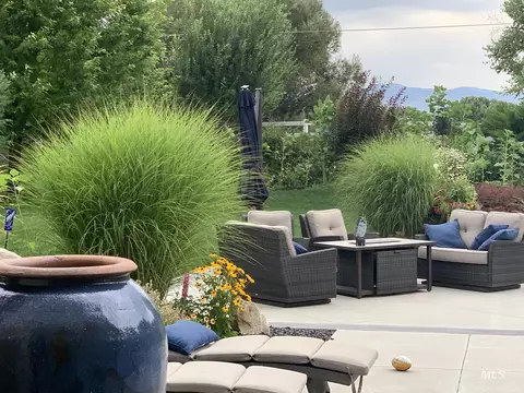 Exterior - 1400 N Razza Way, Eagle, ID 83616 photo 3 of 9