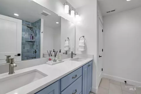 Bath - 4224 N 2734 E, Twin Falls, ID 83301 photo 5 of 6
