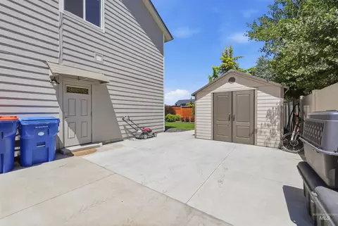 Exterior - 2550 E Snocreek Dr, Eagle, ID 83616 photo 6 of 7
