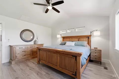 Bedroom - 2550 E Snocreek Dr, Eagle, ID 83616 photo 2 of 5