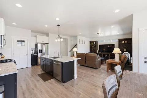 Kitchen - 2550 E Snocreek Dr, Eagle, ID 83616 photo 5 of 5