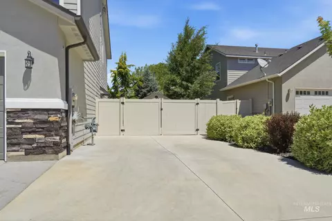 Exterior - 2550 E Snocreek Dr, Eagle, ID 83616 photo 7 of 7