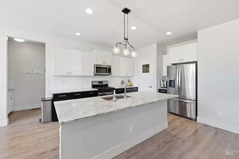 Kitchen - 2550 E Snocreek Dr, Eagle, ID 83616 photo 3 of 5