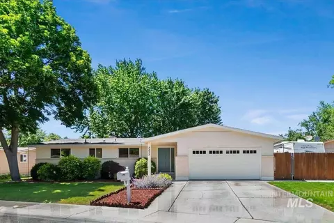 3433 N Manchester St, Boise, ID 83704