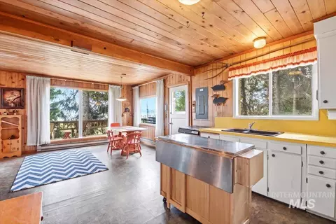 Kitchen - 2 Cub Trl, Cascade, ID 83611 photo 4 of 4