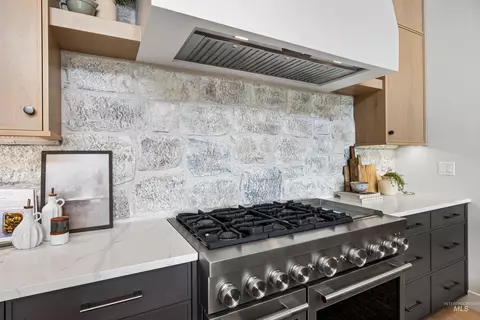 Kitchen - 5481 W Haughburn Dr, Eagle, ID 83616 photo 5 of 9