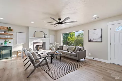 Living - 25238 Geri Ln, Caldwell, ID 83607 photo 1 of 2