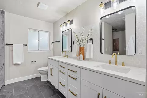 Bath - 25238 Geri Ln, Caldwell, ID 83607 photo 1 of 6