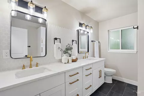 Bath - 25238 Geri Ln, Caldwell, ID 83607 photo 4 of 6