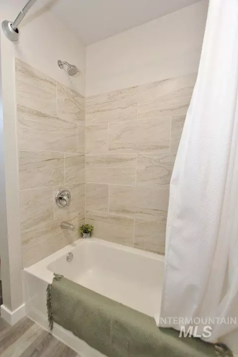 Bath - 520 E Logan, Caldwell, ID 83605 photo 2 of 3