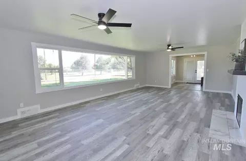 Living - 520 E Logan, Caldwell, ID 83605 photo 3 of 4