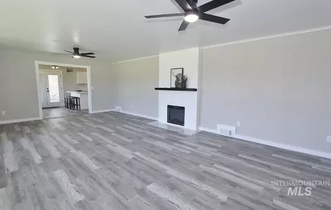 Living - 520 E Logan, Caldwell, ID 83605 photo 2 of 4